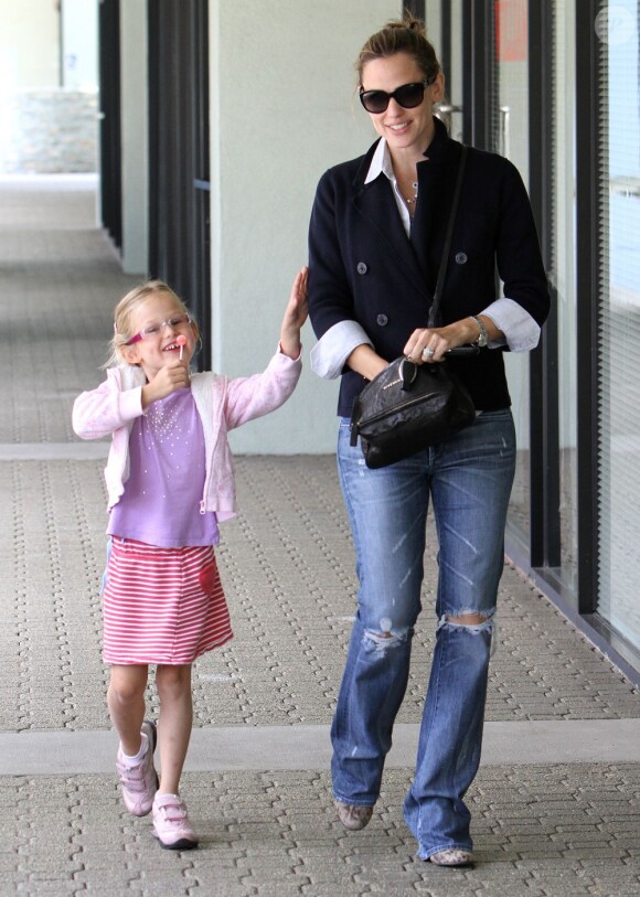 Jennifer Garner et sa fille Violet Affleck se promènent à Brentwood, Los Angeles, le 29 juillet 2011