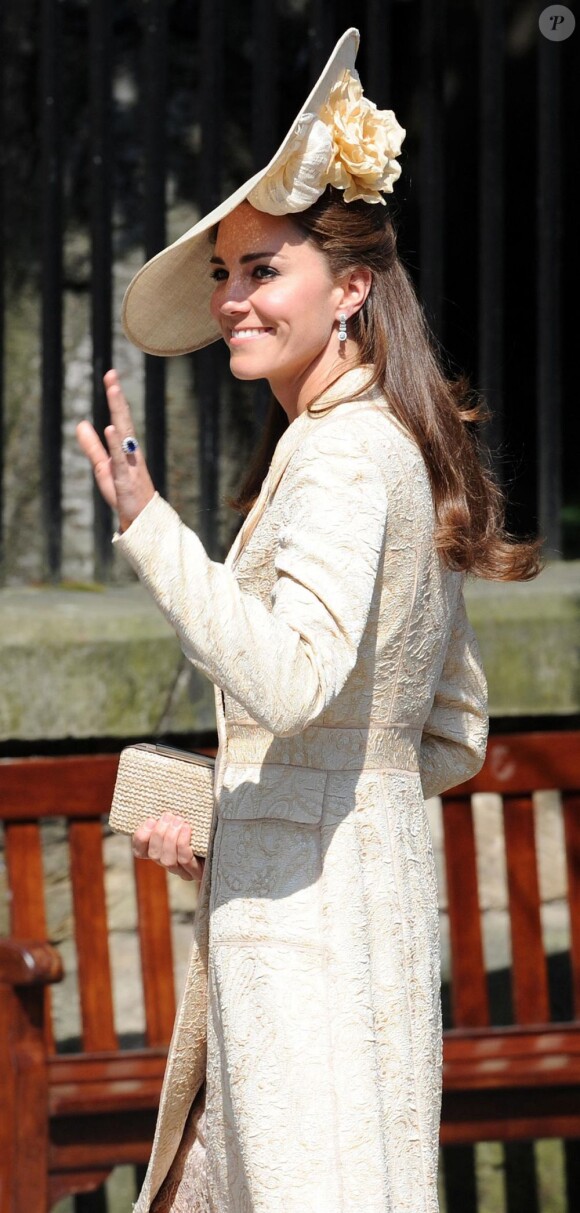 Kate Middleton au mariage de Zara Phillips et Mike Tindall à Edimbourg, le 30 juillet 2011 : la duchesse de Cambridge est très élégante.