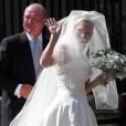 Zara Phillips accompagnée de son papa Mark lors de son mariage à Edimbourg, en Ecosse, le samedi 30 juillet 2011.