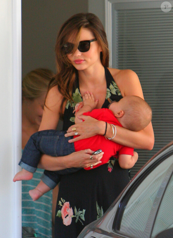 Miranda Kerr et son fils Flynn à Los Angeles le 25 juillet 2011