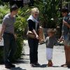 Halle Berry s'offre un déjeuner en famille dans un restaurant à Malibu avec sa fille Nahla, sa maman Judith et son petit ami, Olivier Martinez. Le 31 juillet 2011