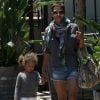 Halle Berry s'offre un déjeuner en famille dans un restaurant à Malibu avec sa fille Nahla, sa maman Judith et son petit ami, Olivier Martinez. Le 31 juillet 2011