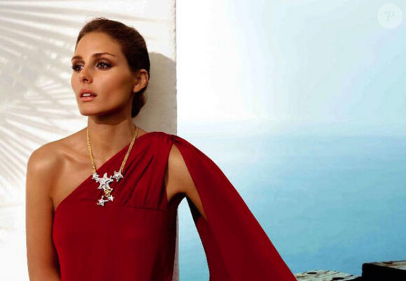 Olivia Palermo est le visage de la collection Mediterranneo par le bijoutier espagnol Carrera y Carrera.