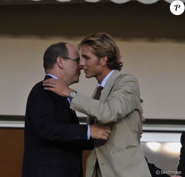 Le prince Albert de Monaco et son neveu Andrea Casiraghi étaient présents au Stade Louis-II de Monaco le 1er août 2011 pour voir l'ASM faire sa rentrée en Ligue 2 face à Boulogne-sur-mer. Score final : 0-0.
