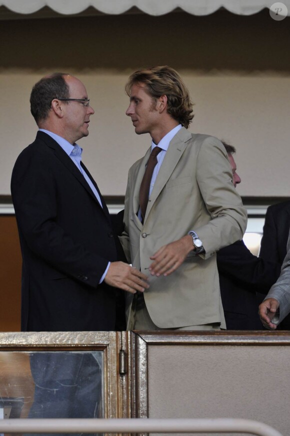 Le prince Albert de Monaco et son neveu Andrea Casiraghi étaient présents au Stade Louis-II de Monaco le 1er août 2011 pour voir l'ASM faire sa rentrée en Ligue 2 face à Boulogne-sur-mer. Score final : 0-0.