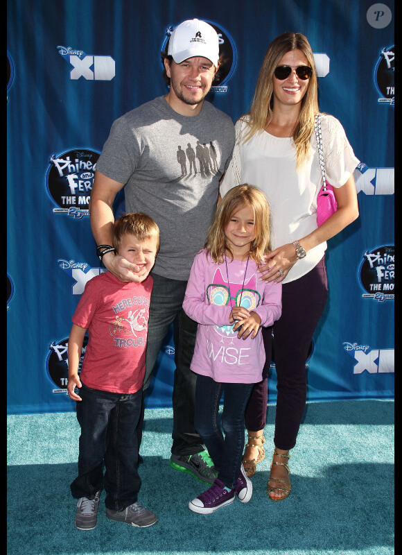 Mark Wahlberg est venu avec son épouse et ses enfants à la projection de Phineas and Ferb, à Los Angeles, le mercredi 3 août.