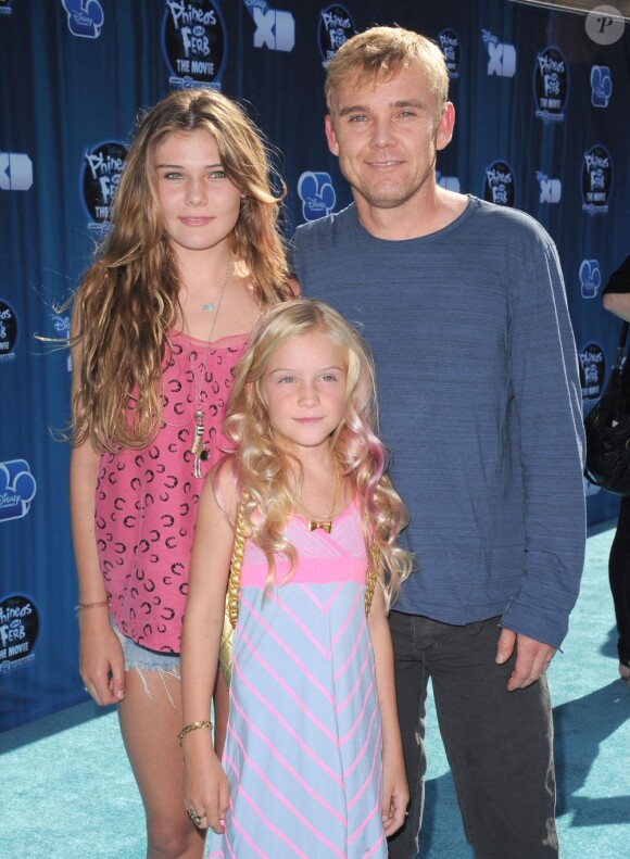 Rick Schroder est venu avec son épouse et ses enfants à la projection de Phineas and Ferb, à Los Angeles, le mercredi 3 août.