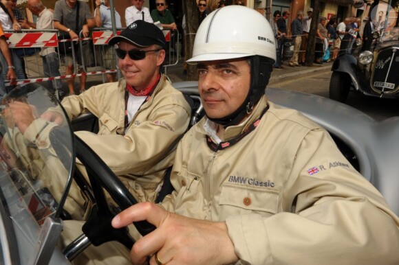 Rowan Atkinson, fou des bolides ! En mai 2011 lors d'une exposition de voitures vintage