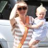 Rebecca Gayheart et sa petite Billie rendent visite à une connaissance, à Hollywood, le 6 août 2011.