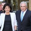Dominique Strauss-Kahn et Anne Sinclair ressortant du tribunal le 1er juillet 2011