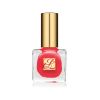 Pour un "date"
Osez le vernis rouge incendiaire. Couleur glamour par excellence, elle sera la touche finale élégante de votre look.
Vernis à ongles "Pure Color" Pure Red, Estée Lauder, 19,50 €.