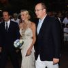 Le prince Albert II de Monaco et son épouse Charlene Wittstock lors du 50e anniversaire du stade nautique Prince Rainier III à Monaco le 19 août 2011