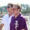 Elton John et son amoureux David Furnish à Saint-Tropez le 19 août 2011, ils arrivent au Club 55
