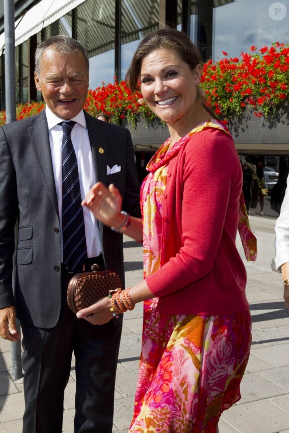 La princesse Victoria et le prince Daniel assistaient le 20 août au mariage de la soeur de celui-ci, Anna.
Samedi 20 août 2011, nombreux furent les royaux scandinaves embringués dans des mariages de marque.