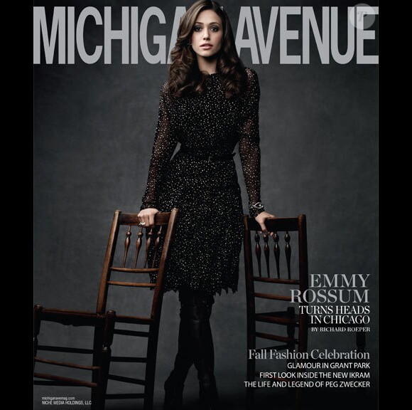 Emmy Rossum pose en Une du numéro de septembre du magazine Michigan Avenue.