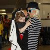 Christina Aguilera et son fils Max, blessé, le 23 août 2011 à Los Angeles.