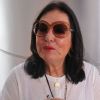 Nana Mouskouri signe des autographes sur son autobiographie à Narbonne le 26 août 2011