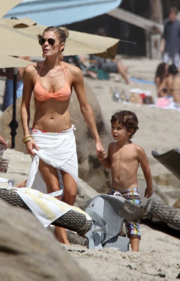 LeAnn Rimes fête son anniversaire sur la plage de Malibu avec son mari Eddie Cibrian et ses fils, sa famille et ses amis, le 28 août 2011