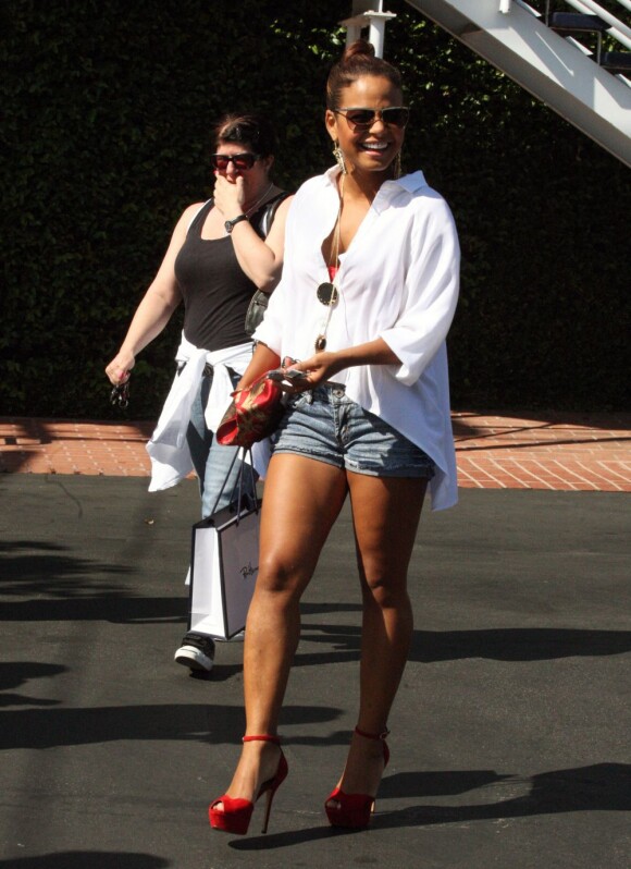 Christina Milian fait du shopping avec sa fille Violet dans West Hollywood le 30 août 2011