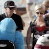 Pink et son mari Carey Hart promènent leur petite Willow à Malibu pour le Chili Cook-Off Festival le 3 septembre 2011