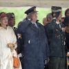 Le prince Henrik et le prince Joachim au garde-à-vous.
La famille royale danoise était rassemblée à la citadelle (Kastellet) de Copenhague, lundi 5 septembre 2011, pour un hommage aux soldats danois tombés au champ d'honneur en oeuvrant pour la paix au sine de l'ONU ou de l'OTAN.
