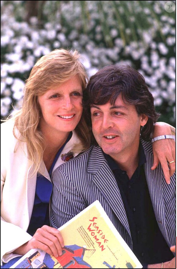 Paul McCartney et Linda, Londres, en 1980.
 