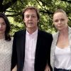 Paul McCartney et ses deux filles aînées, Mary et Stella, à Londres, le 15 juin 2009.