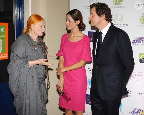 Colin Firth et sa femme Livia ont apprécié leur rencontre avec Vivienne Westwood.
Les people étaient au rendez-vous à La Galleria, à Londres, le 7 septembre 2011, pour le vernissage de l'exposition Wool Modern (Laine Moderne), opération de communication du programme de promotion de la laine enclenché en octobre 2010 par le prince Charles.