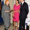 Colin Firth et sa femme Livia ont apprécié leur rencontre avec Vivienne Westwood.
Les people étaient au rendez-vous à La Galleria, à Londres, le 7 septembre 2011, pour le vernissage de l'exposition Wool Modern (Laine Moderne), opération de communication du programme de promotion de la laine enclenché en octobre 2010 par le prince Charles.
