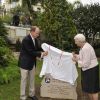 Le prince Albert II de Monaco inaugure, samedi 10 septembre 2011, la plaque d'un arbre commémorant le 100e anniversaire du club alpin de Monaco.