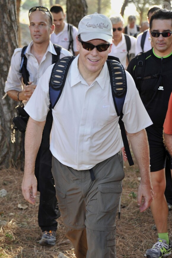 Le prince Albert lors d'une randonnée organisée à l'occasion des 100 ans du Club Alpin de Monaco, le dimanche 11 septembre 2011.