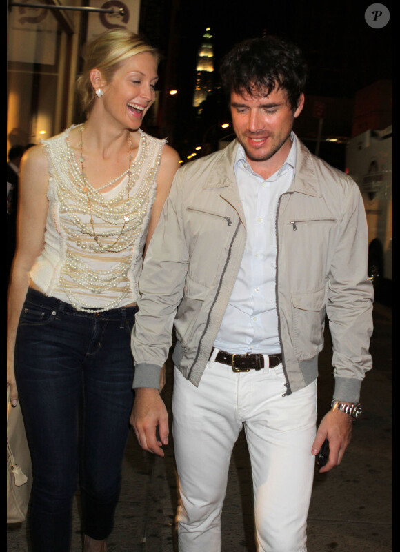 Kelly Rutherford et Matthew Settle semblaient très proches au défilé QVC lors de la Fashion Week new-yorkaise le 10 septembre 2011