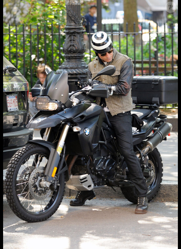 Justin Theroux a rejoint sa compagne Jennifer Aniston dans West Village à New York pour un déjeuner en amoureux le 14 septembre 2011