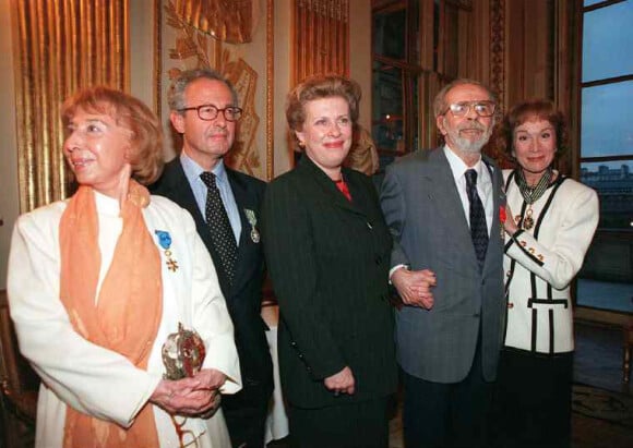 Cora Vaucaire, Claude Hampel, Catherine Trautmann et Serge Reggiani et sa femme à Paris en 1998