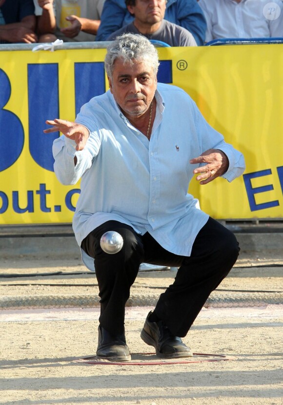 Enrico Macias lors du Challenge Henri Salvador le 16 septembre 2011, ouvrant l'international de pétanque de L'Ile-Rousse