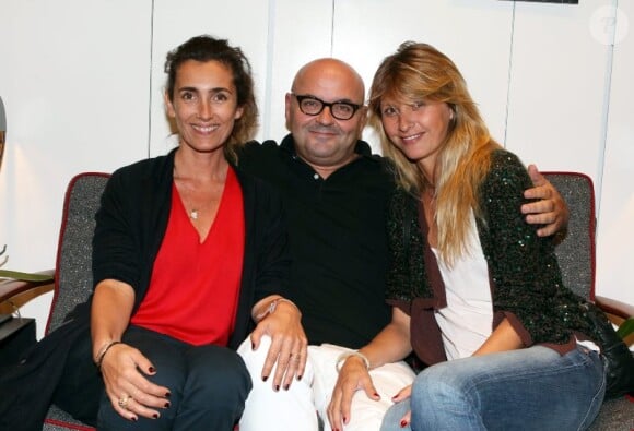 Mademoiselle Agnès, Eric Fournier et Sarah Lavoine lors du vernissage de l'exposition de France, compagne de Jean-Louis Aubert, le 15 septembre 2011 à Paris