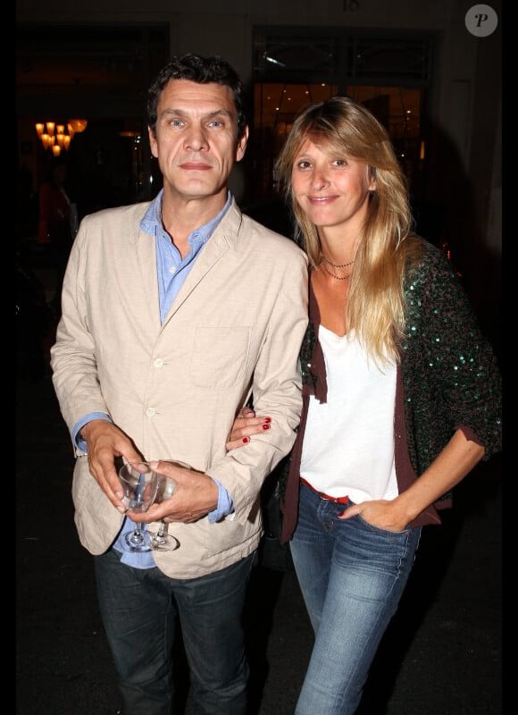Marc et Sarah Lavoine lors du vernissage de l'exposition de France, compagne de Jean-Louis Aubert, le 15 septembre 2011 à Paris