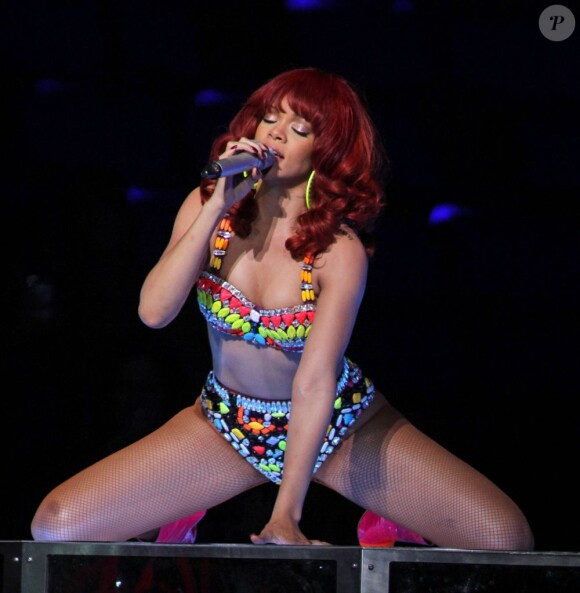 La tournée LOUD de Rihanna a fait le bonheur de milliers de fans, heureux de voir leur star, habillée d'un bikini color-block, chanter ses chansons provoc' et jouer de son charme. Sunrise, le 14 juillet 2011.