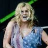 La chanteuse Kesha arbore un look rock, trash et sexy en concert en Écosse. Balado, le 9 juillet 2011.