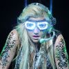 C'est en body et collants troués que Kesha chauffe ses fans. Los Angeles, le 14 mai 2011.