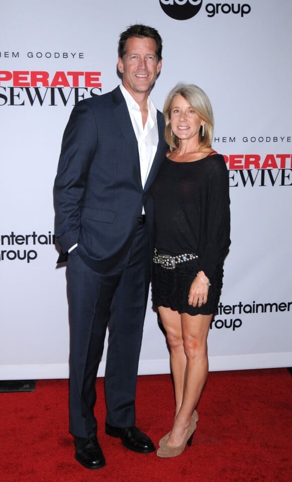 James Denton et sa femme Erin O'Brien lors dela soirée de lancement de la dernière saison de Desperate Housewives organisée par Disney ABC Television à Los Angeles le 21 septembre 2011