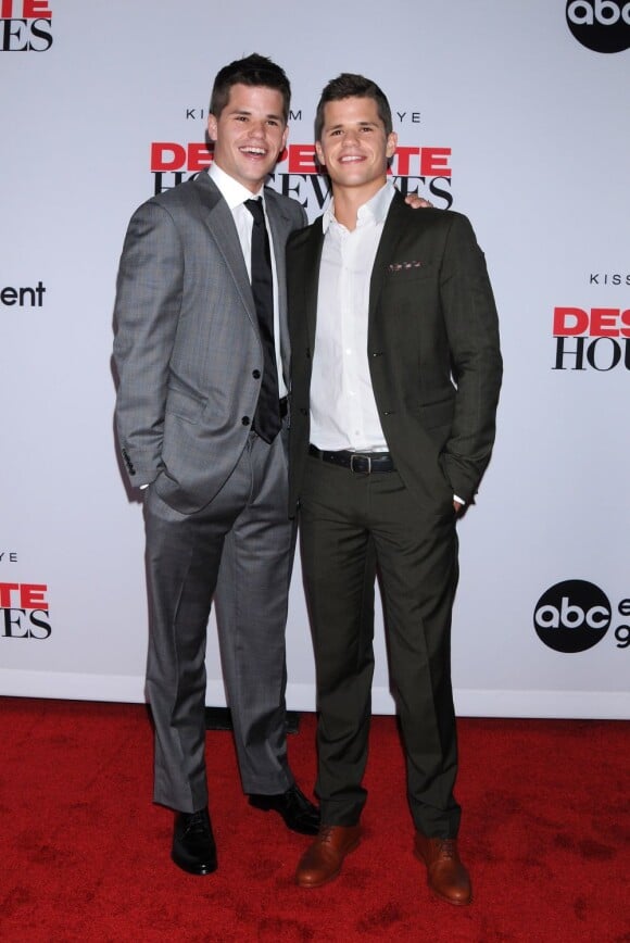 Max Carver et Charlie Carver lors dela soirée de lancement de la dernière saison de Desperate Housewives organisée par Disney ABC Television à Los Angeles le 21 septembre 2011