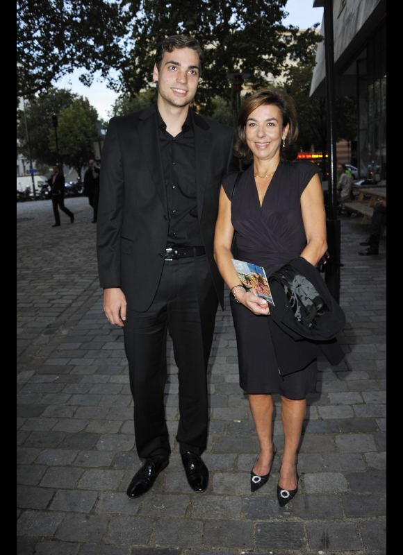 Valentin Livi, fils d'Yves Montand, et sa mère Carole Amiel, lors de la présentation du Sauvage à la Cinémathèque de Paris le 26 septembre 2011