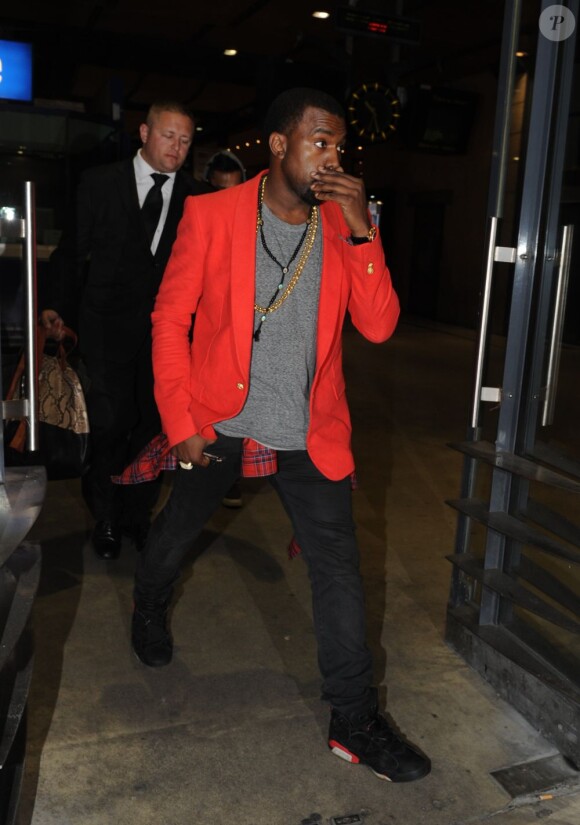 Kanye West arrive à la gare du Nord à Paris. Le 29 septembre 2011