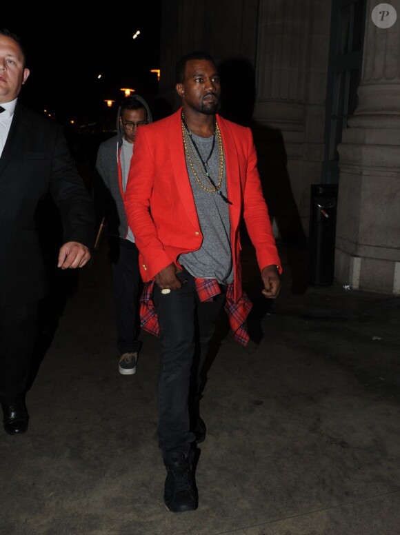 Kanye West arrive à la gare du Nord à Paris. Le 29 septembre 2011