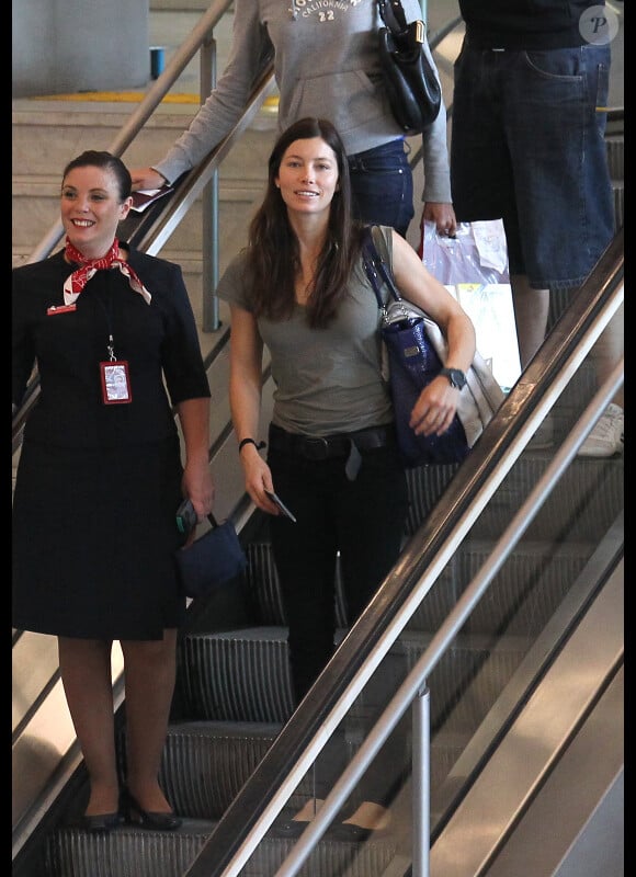 Jessica Biel à son arrivée à Paris le 1er octobre 2011. Ici, à l'aéroport Roissy Charles de Gaulle