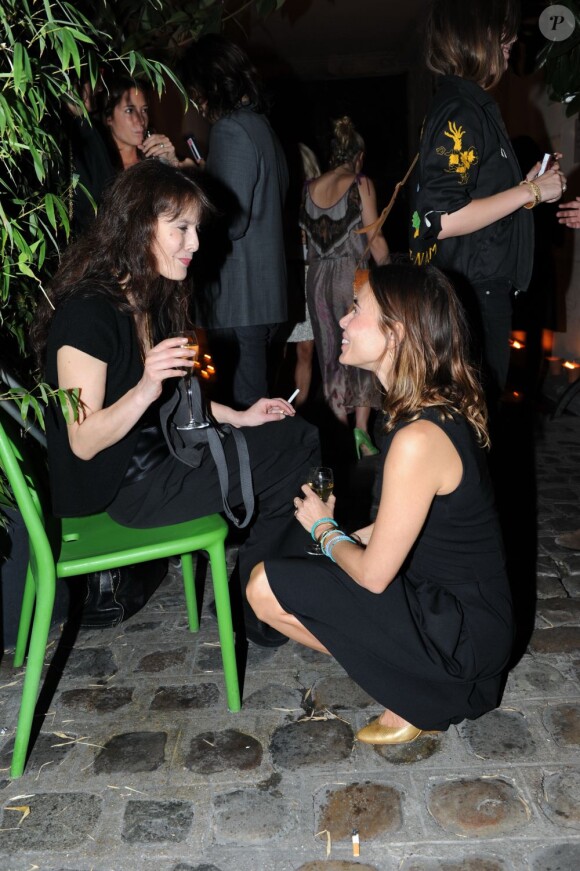 Elodie Bouchez et Bambou lors de la soirée organisée au Derrière, à Paris, le vendredi 30 septembre 2011.