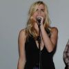Cécile Cassel et son groupe Hollysiz lors de la soirée organisée au Derrière, à Paris, le vendredi 30 septembre 2011.