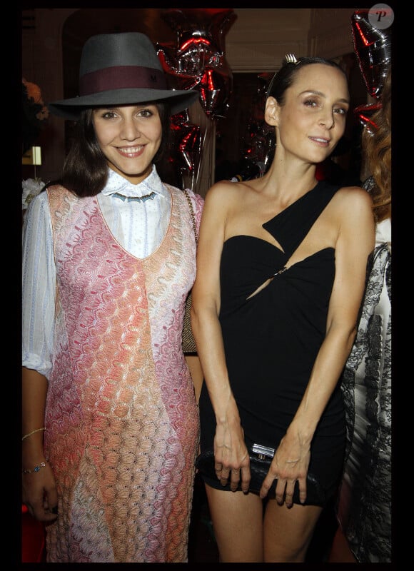Margarita Missoni et Laetitia Crahay lors de la soirée Maison Michel & Rika Magazine à Paris le 2 octobre 2011