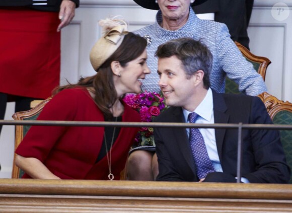 La famille royale danoise, ici la princesse Mary et son époux le prince Frederik, était rassemblée mardi 4 octobre 2011 pour l'ouverture de la session du Parlement qui a vu Helle Thorning-Schmidt prendre ses fonctions de Premier ministre.